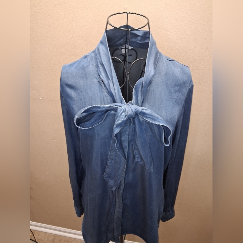 Cato 100% Tencel Blue Chambray Tie Neck Bow Blouse Shirt Small - Picture 3 of 9